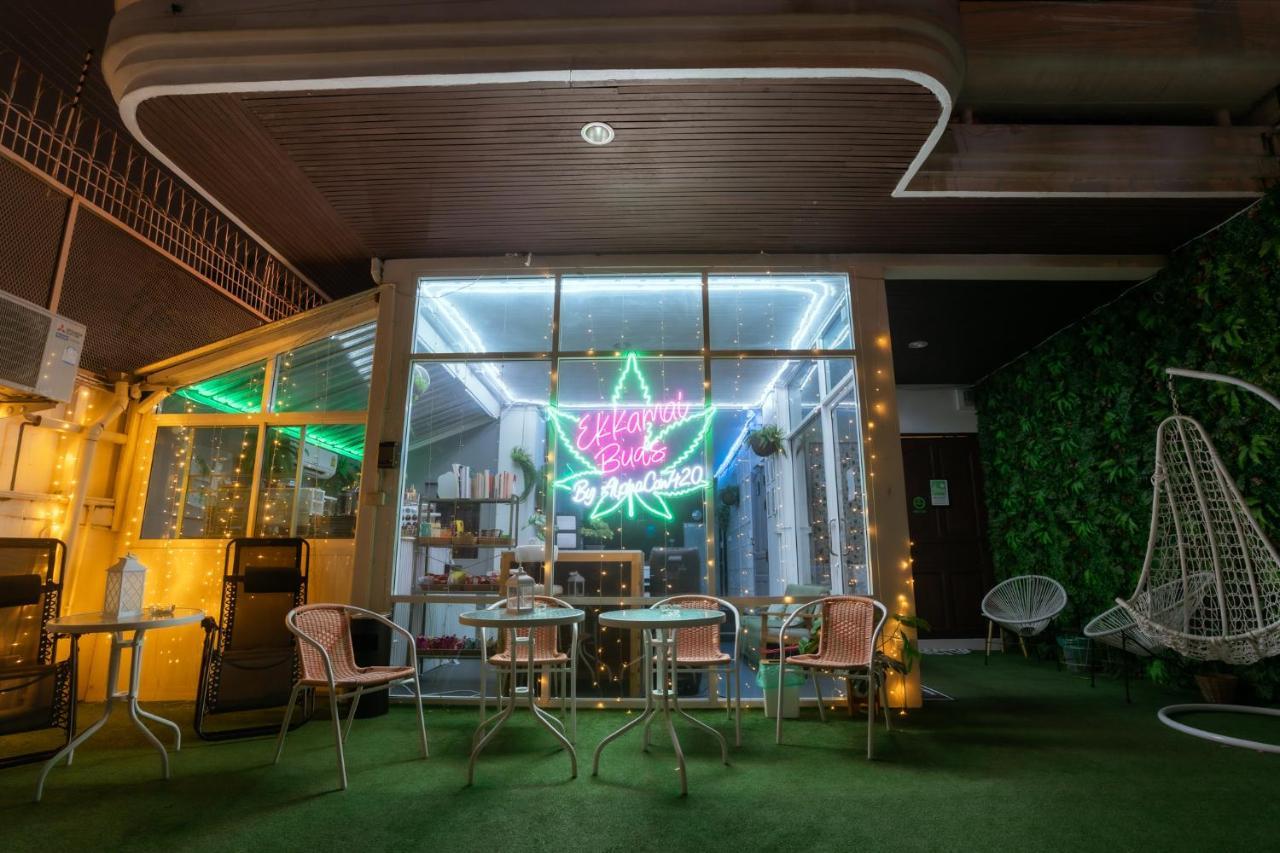 420 Hostel - Ekkamai Buds & Beds Bangkok Buitenkant foto