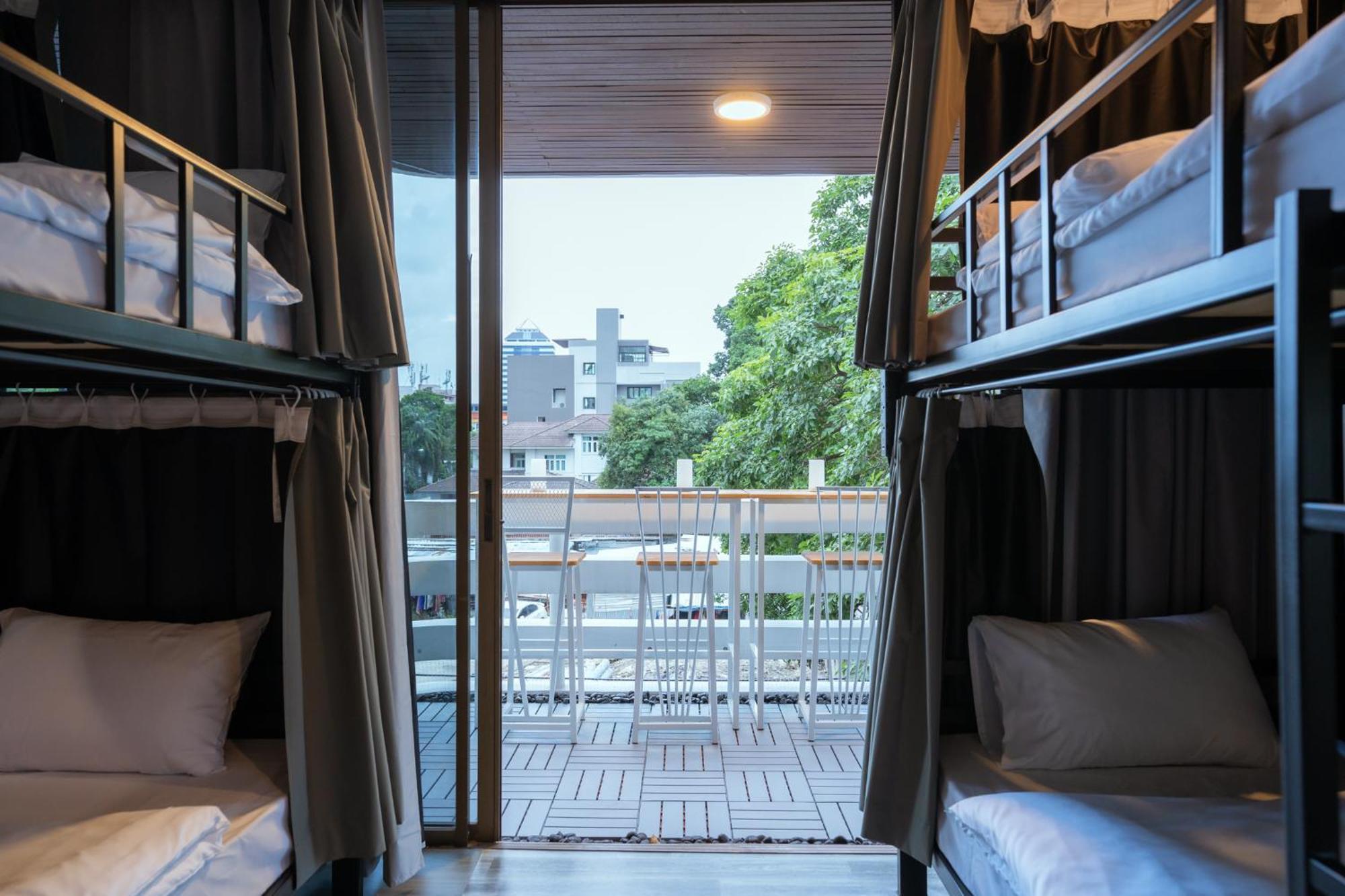 420 Hostel - Ekkamai Buds & Beds Bangkok Buitenkant foto