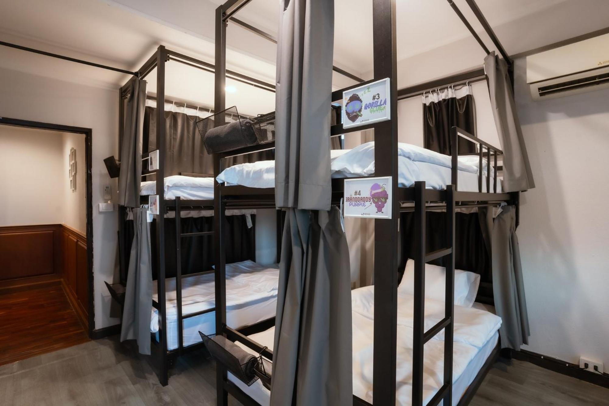 420 Hostel - Ekkamai Buds & Beds Bangkok Buitenkant foto